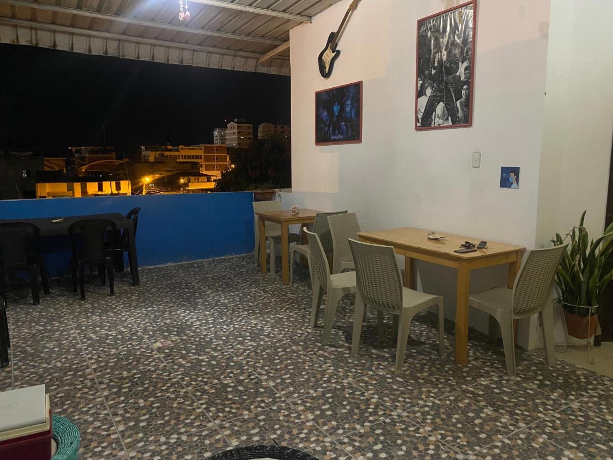Playa Suites, Cerca Del Malecon Manta Esterno foto