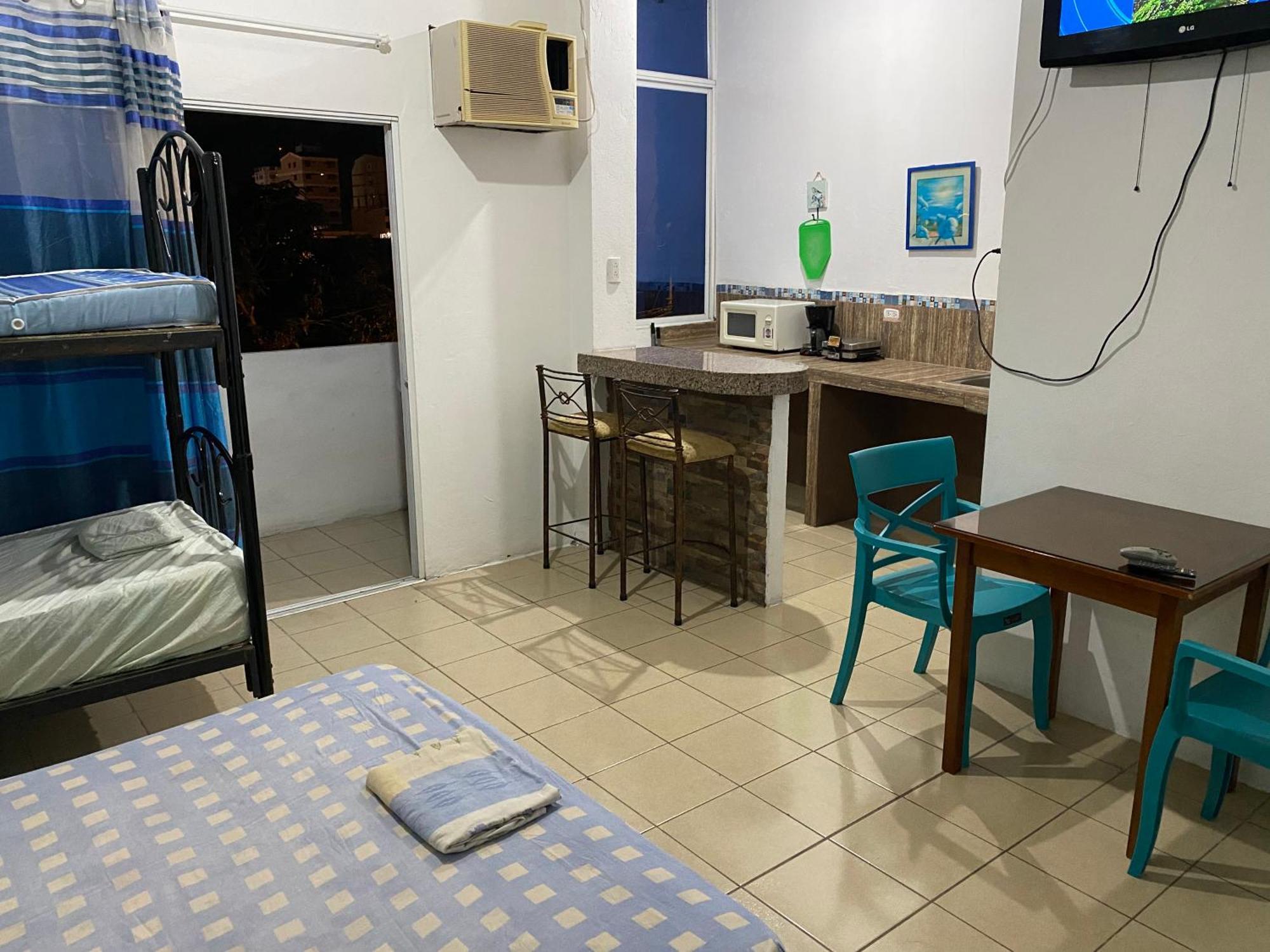 Playa Suites, Cerca Del Malecon Manta Esterno foto