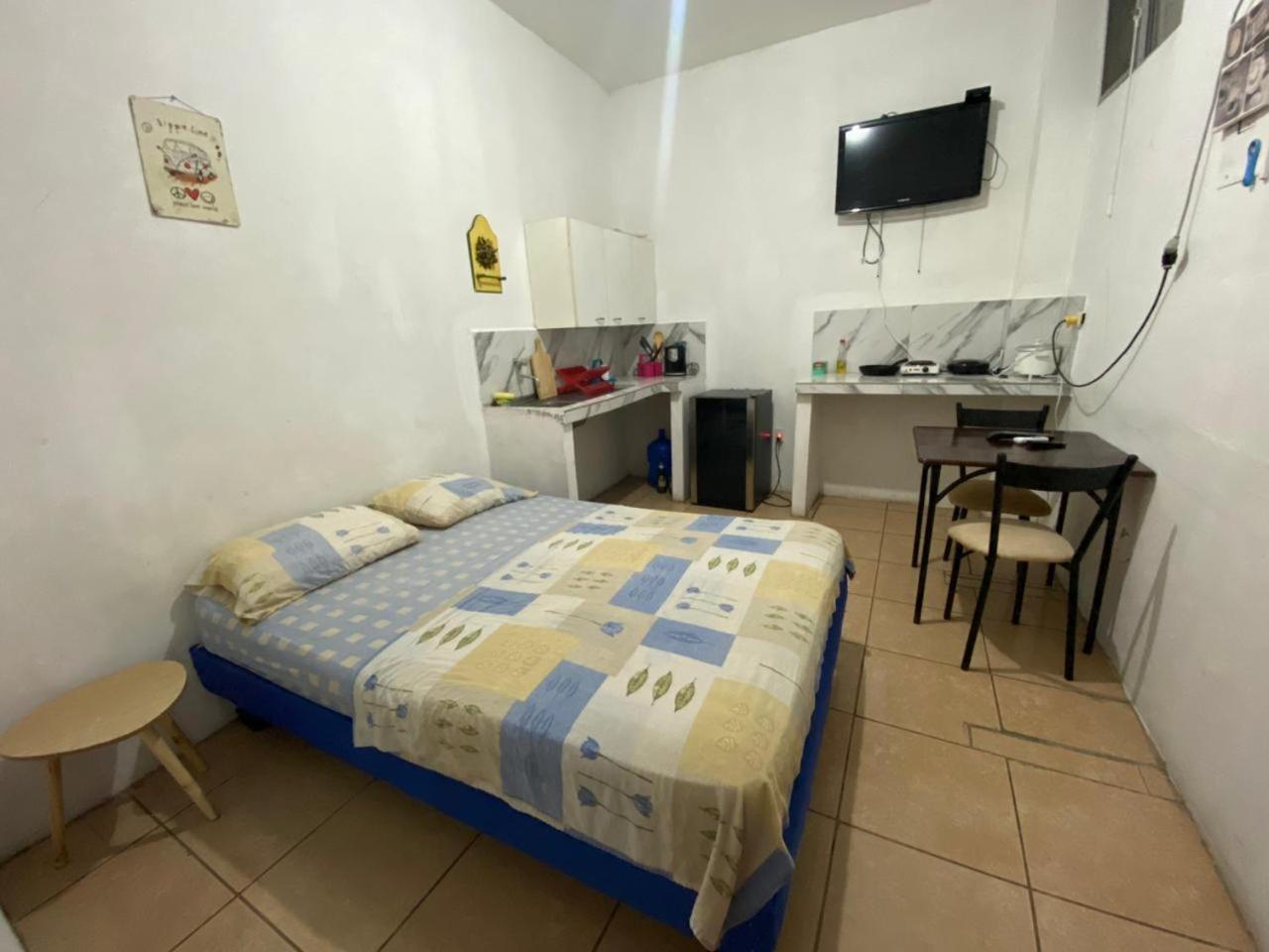 Playa Suites, Cerca Del Malecon Manta Esterno foto