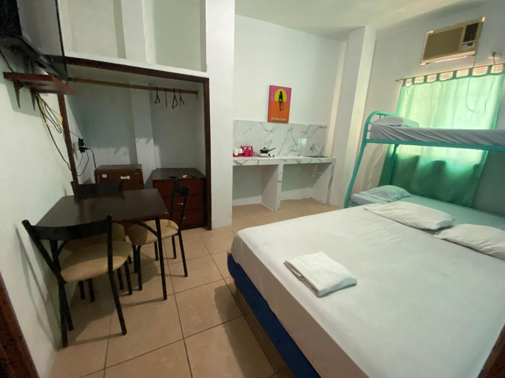 Playa Suites, Cerca Del Malecon Manta Esterno foto